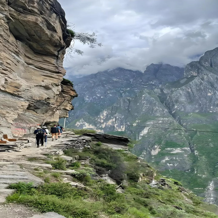 Experience_the_Tiger_Leaping_Gorge_High_Trail_Trek