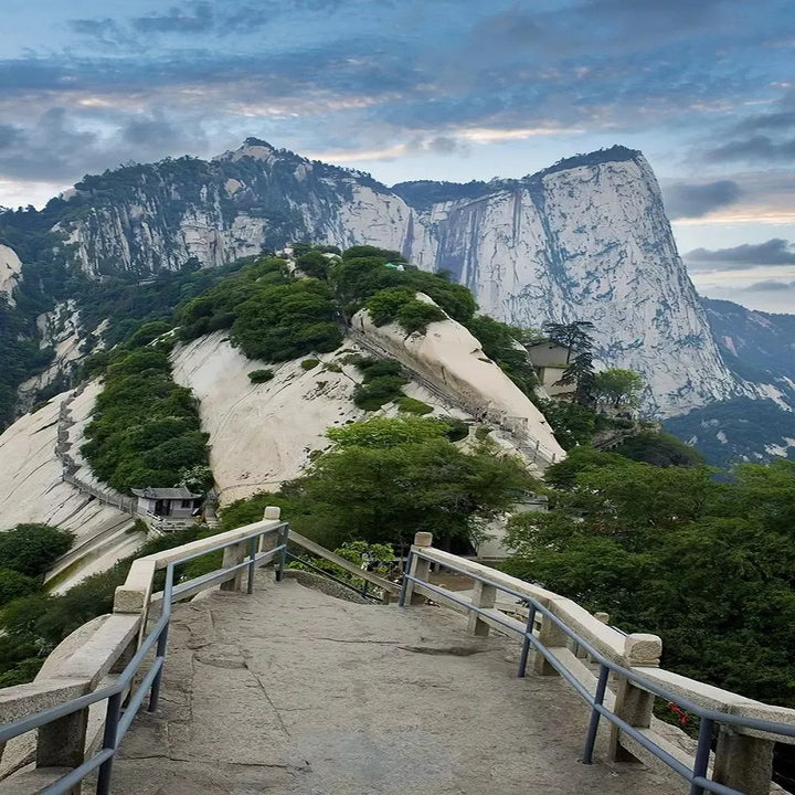 Mount_Hua_in_Xi_an_City