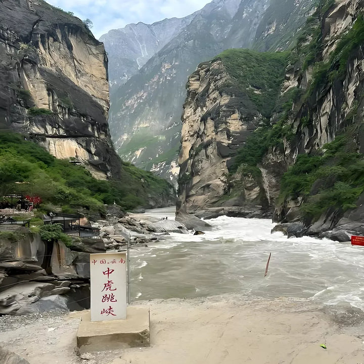 The_Views_in_Middle_Tiger_Leaping_Gorge